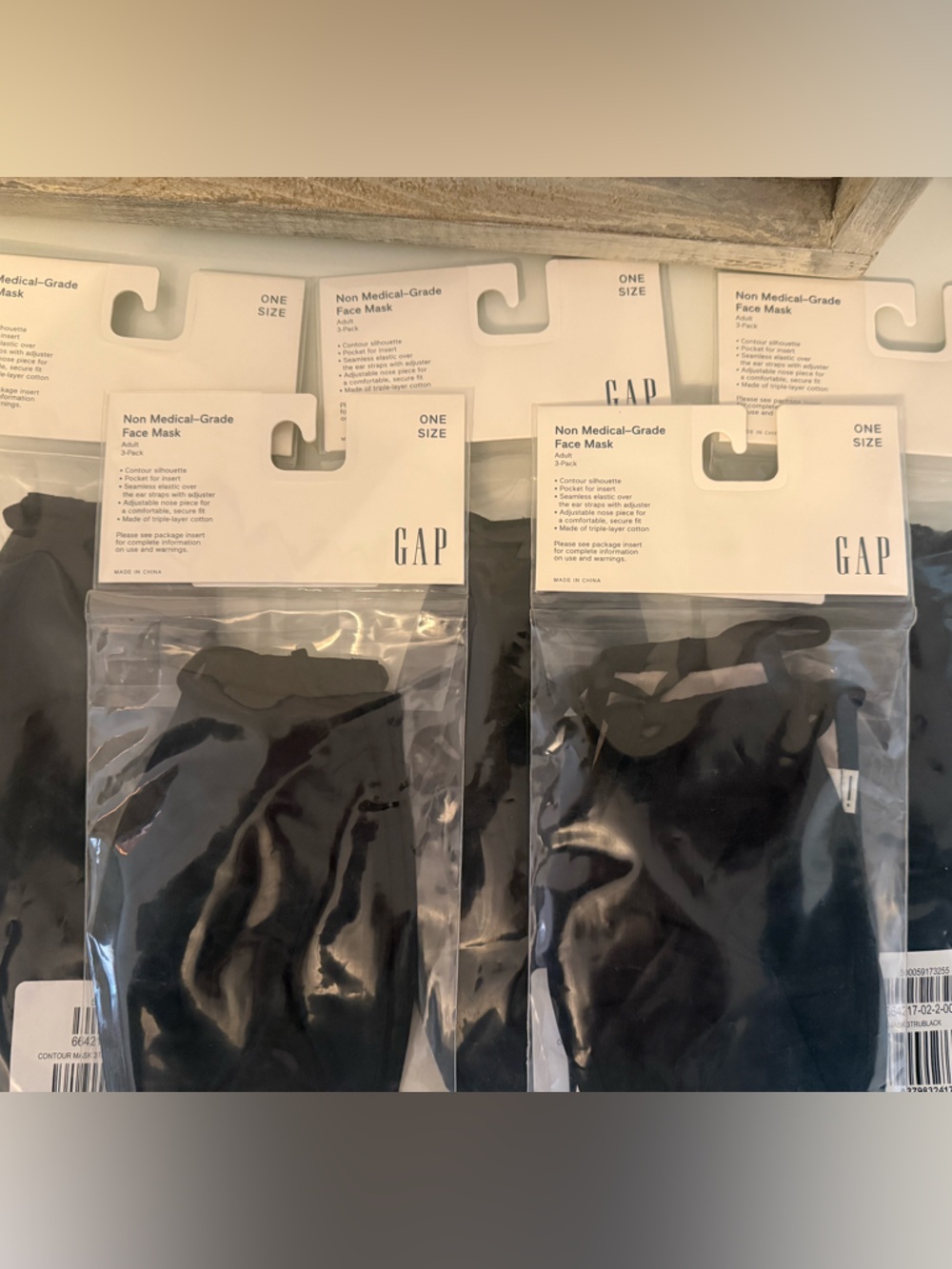 GAP adults Black Face Mask - One Size
Brand New
5pks 
Total 15 mask